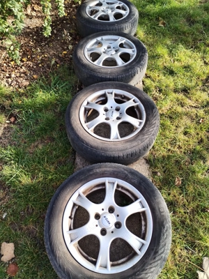 Vând jenti aluminiu cu anvelope 185/65 R15