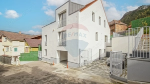 Armonie între tradiție și modernitate – Vilă contemporană în Brasov - imagine 7