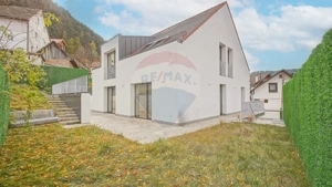 Armonie între tradiție și modernitate – Vilă contemporană în Brasov - imagine 5