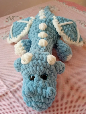 Dragon croșetat manual