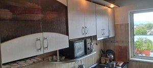 Apartament 3 camere 2 balcoane mobilat și utilat gata de locuit pe str. G. Coșbuc. Garaj inclus. - imagine 3