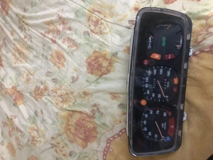 De vinzare ceasuri bord Dacia pret 200 lei tel 0757388407