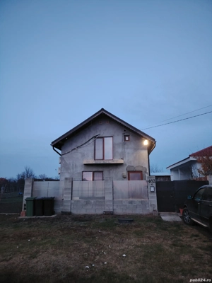 Vand casă în Pădureni 