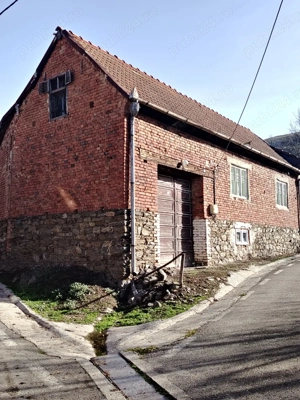 Casă de vânzare în comuna Lăpusnicel județul Caraș-Severin la o distanță de aprox.25km Baile Herc.