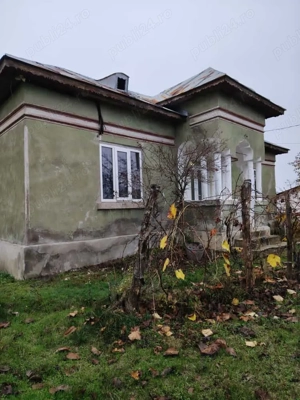 Casă bătrânescă din cărămidă  - imagine 2