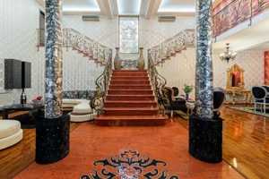 Casa impresionanta - Curte generoasa si Piscina - Otopeni!