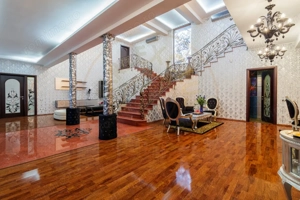 Casa impresionanta - Curte generoasa si Piscina - Otopeni! - imagine 10