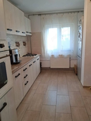 Apartament cu 3 camere de inchiriat