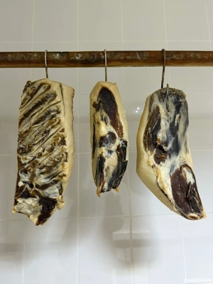 Afumaturi de casa și alte produse din porc