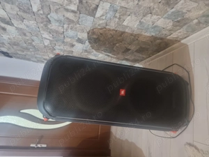 Vand Jbl 710 -  o boxa foarte puternica si de calitate se aude bestial care se merita sa o ai in cas