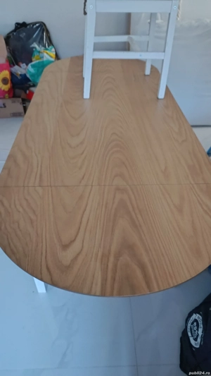masă extensibila cu patru scaune 