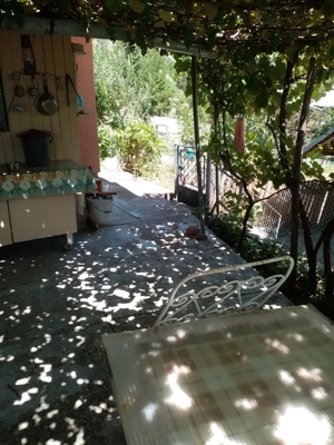 Casa de vânzare cu gradina generoasa  - imagine 3