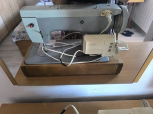 Mașină de cusut veche Ruseasca - imagine 3