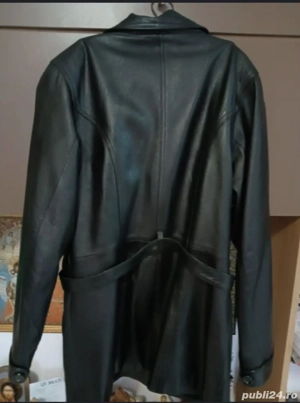 haina de piele neagra