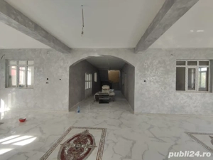 Executam lucrarii interior exterior 