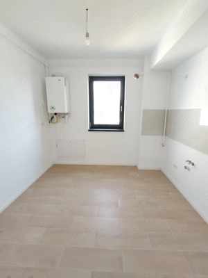 Ap. 1 cam,bloc nou 49 mp,zona Rond Pacurari  - imagine 3