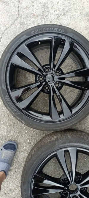 Vând roți mărimea 225/40 R18 