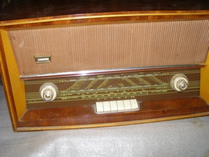 Radio Electronica pe lampi