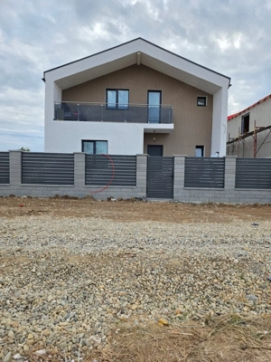 Casa Eco-Friendly in Dobreni | 3-5 camere | teren 350 mp