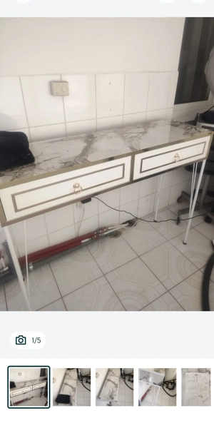 Vând măsuță make-up