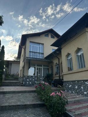 Casă spațioasă P+E 261 mp + 700 mp teren   Băicoi, direct proprietar!! - imagine 2