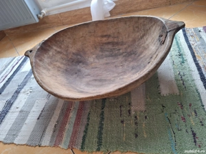 Covată rotundă cioplită din lemn  