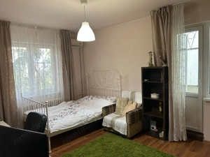 Vanzare garsoniera la 9 minute de metrou etaj 3 an 1982