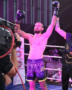 Antrenor lupte box kickbox autoapărare  - imagine 2