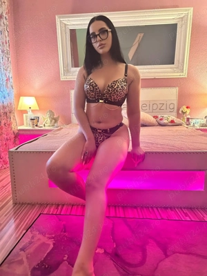 Buna sunt Karina si sunt noua in orasul tau   