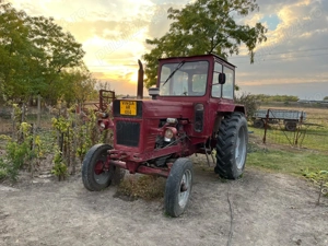 Tractor U650 și utilaje agricole