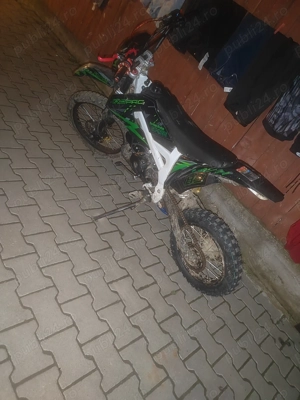 Vând cros de 125 motor nou nouț pe el  maxim 2 ore are - imagine 2