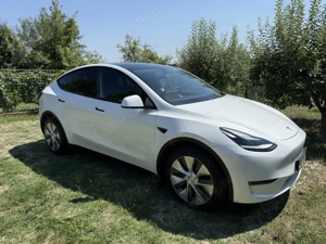 Tesla Model Y Dual Motor Long Range - imagine 3