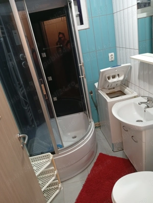 Apartament de inchiriat cu 2 camere,hol,baie,balcon inchis