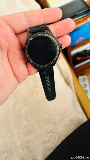 Vand smartwatch pentru piese 