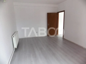 Spatiu pentru birouri de inchiriat cu utilitati incluse in Strand  - imagine 2
