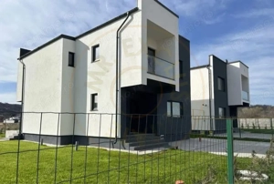 Casă cu 4 camere în Micești la 10 min de Pitesti si 5 min de Mioveni-Arges!