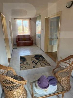 Vila in zona linistita, pe o strada inchisa perfecta pentru locuire sau afacere - imagine 2