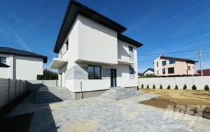 Casa 4 camere | COMISION 0% | Panouri fotovoltaice | Teren 400mp | Domnesti