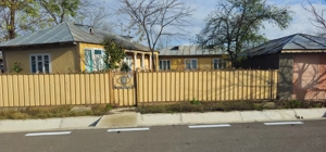 Casa bătrânească la sat 