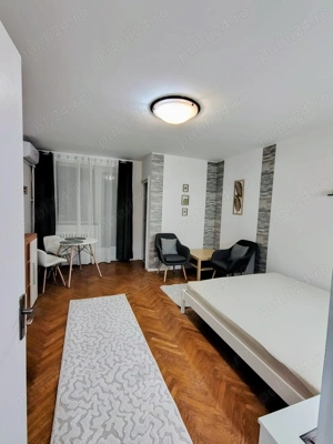 Închiriez garsonieră. 