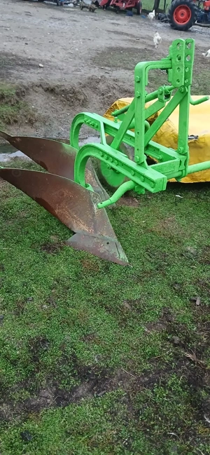 Pluguri cu 2 și 3 brazde 