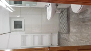 Rovine, zona garii, apartament doua camere, modificat in trei, etaj 2 din 4, centrala proprie. - imagine 9