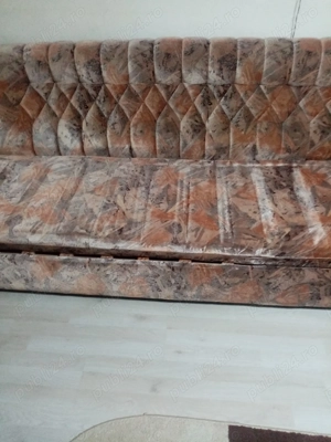 Vând canapea extensibila. 