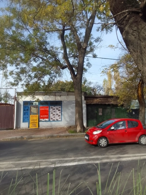 Vînd  casa locuibila  (garsoniera +2 spatii comerciale +2 terenuri  curte) 110 mp  