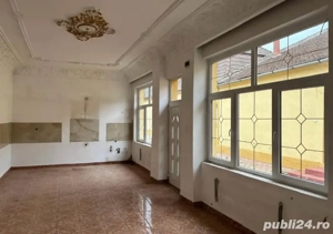 Proprietar închiriez ap.cu 2 camere la parter lângă Shopping City Mall