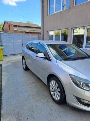 Propietar vand Opel Astra J  2015 stare perfecta de funcționare cu mici imperfecțiuni estetice. 