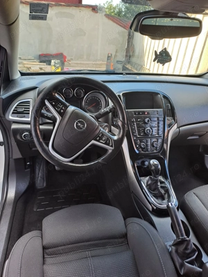 Propietar vand Opel Astra J  2015 stare perfecta de funcționare cu mici imperfecțiuni estetice.  - imagine 6
