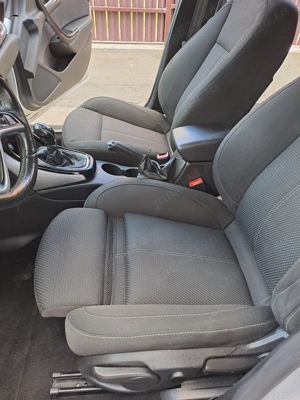 Propietar vand Opel Astra J  2015 stare perfecta de funcționare cu mici imperfecțiuni estetice.  - imagine 9