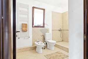 Casă/Vilă de Vânzare cu 5 camere,  Teren 757mp - Iasi - Hlincea - imagine 9