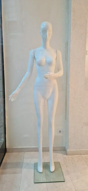 Manechine dama din fibra de sticla, vitrine magazine